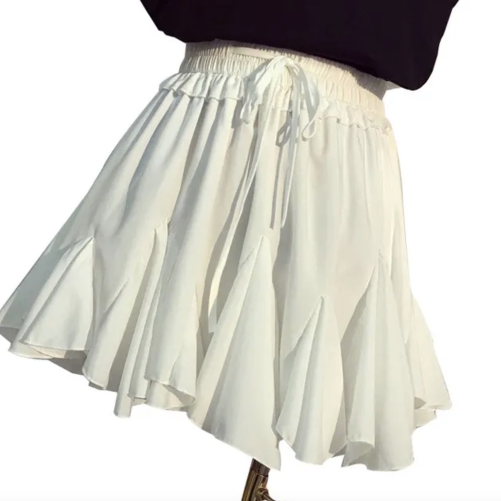 Yesstyle Flowy White Mini skirt (with shorts under)